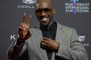 Ο Μαχερσάλα Άλι συμπρωταγωνιστεί με τον Μαρκ Ράφαλο στο «Task»