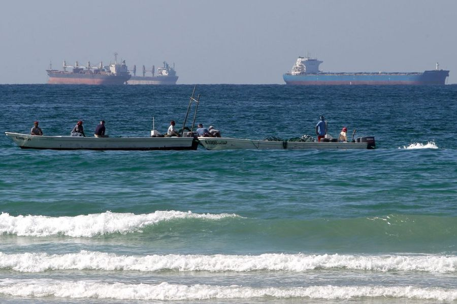 Παγκόσμιο χάος στις θαλάσσιες και αεροπορικές μεταφορές – Περισσότερα από 3.000 πλοία σε ακινησία στον Περσικό Κόλπο