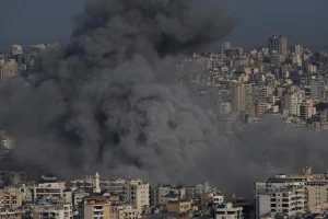 Το Ισραήλ χτυπά το Ιράν -Τεχεράνη και Χεζμπολάχ απαντούν με σφυροκόπημα