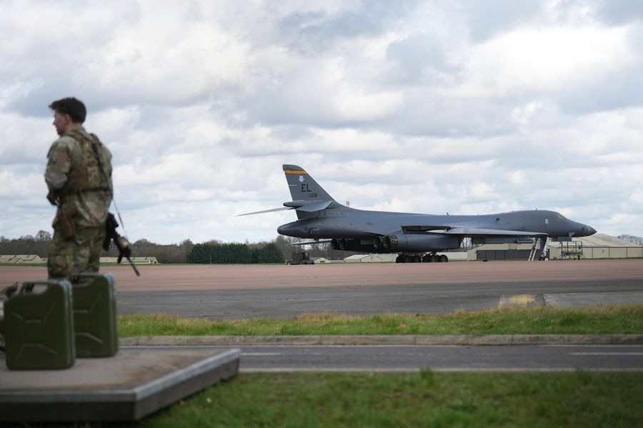 Η Βρετανία ενέκρινε τη χρήση βάσεών της από τις ΗΠΑ για επιθέσεις στα Στενά του Ορμούζ