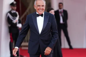 Ο Αλμπέρτο Μπαρμπέρα παραμένει επικεφαλής του Φεστιβάλ της Βενετίας