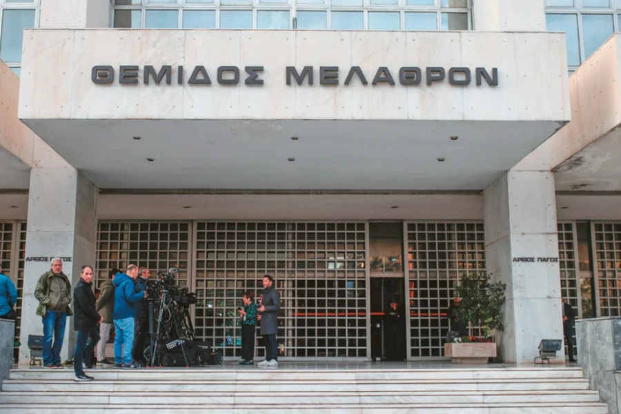 Απόφαση – σταθμός του Αρείου Πάγου για το ευρύτερο Δημόσιο: Η συνταξιοδότηση δεν είναι λόγος απόλυσης, ούτε μισθολογικού υποβιβασμού