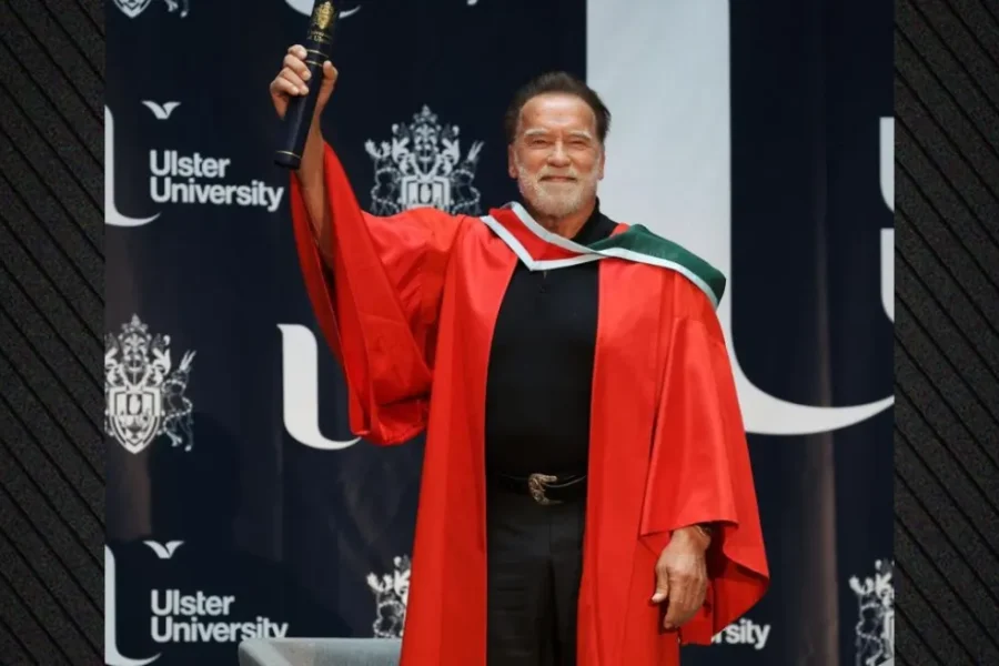 Ο Άρνολντ Σβαρτσενέγκερ τιμήθηκε σε πανεπιστήμιο της Βόρειας Ιρλανδίας για την καριέρα και την προσφορά του στον πολιτισμό