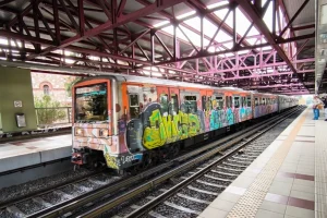 Πέταξαν πέτρα σε συρμό του Ηλεκτρικού στον Περισσό, τρεις επιβάτες τραυματίστηκαν