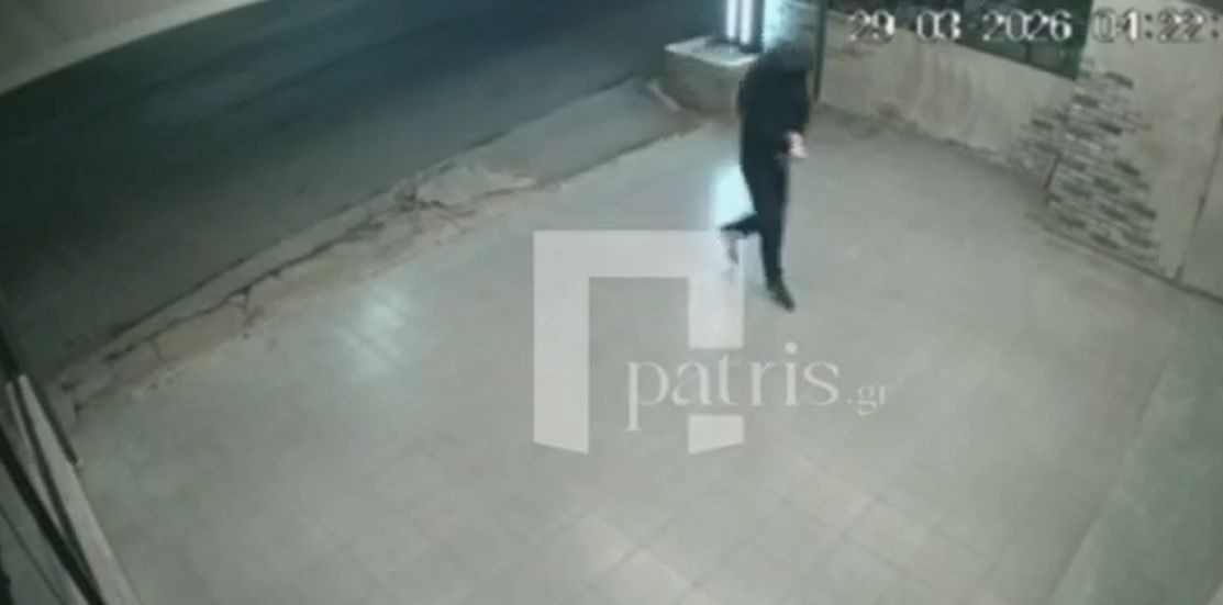 Καρέ-καρέ η στιγμή που δράστης τοποθετεί και πυροδοτεί τον εκρηκτικό μηχανισμό στην καφετέρια