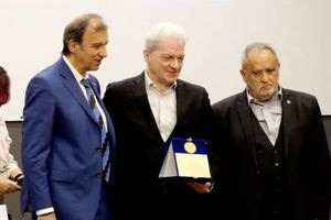 Τιμητική διάκριση στον Αλέξη Καλοκαιρινό από την Ένωση Αποστράτων Αξιωματικών Λιμενικού Σώματος