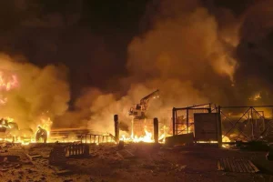 Τουλάχιστον δύο νεκροί από ρωσική “μαζική” επίθεση με πυραύλους κοντά στο Κίεβο