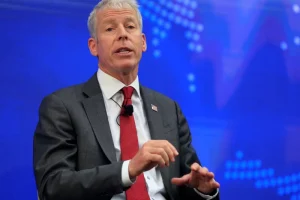 Kρις Ράιτ: Οι ΗΠΑ δεν στοχεύουν να πλήξουν την πετρελαϊκή βιομηχανία του Ιράν