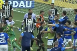 Βραζιλία: Σοβαρά επεισόδια και 23 αποβολές στο Κρουζέιρο-Ατλέτικο Μινέιρο!