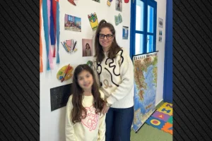 Η δασκάλα που πήγε για «λίγα μόρια» στην Ηρακλειά, έκανε οικογένεια εκεί και σήμερα έχει μία μόνο μαθήτρια