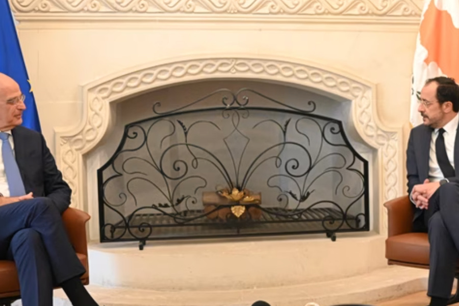 “Είμαστε απολύτως στη διάθεσή σας…” – Το μήνυμα Δένδια προς Χριστοδουλίδη