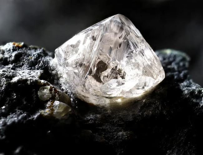 Ερευνητές δημιούργησαν ένα εξάγωνο διαμάντι που είναι το πιο σκληρό υλικό στον κόσμο