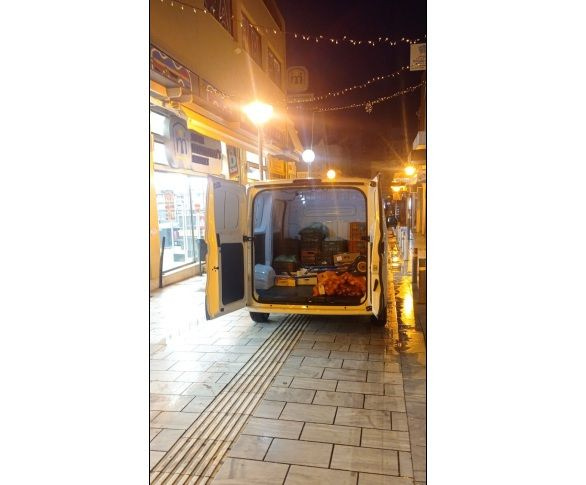 Ικανοποίηση για τη διανομή προϊόντων με το ηλεκτρικό βαν που διέθεσε ο Δήμος Ηρακλείου στους επαγγελματίες της Κεντρικής Λαχαναγοράς