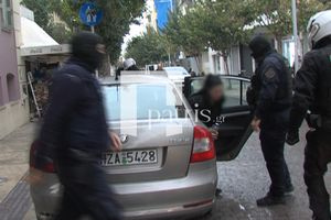 (ΦΩΤΟ – ΒΙΝΤΕΟ) Θάνατος 3χρονου Άγγελου: Με σκυμμένο το κεφάλι έφτασαν στα δικαστήρια η μητέρα και ο πατριός