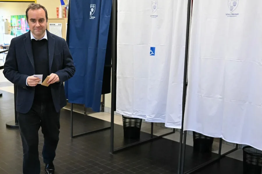 Σε εξέλιξη οι δημοτικές εκλογές στη Γαλλία -Το «crash test» για την Ακροδεξια της Λεπέν και η μονομαχία για το Παρίσι