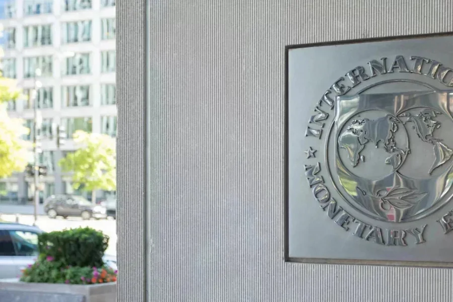 Βloomberg: Το ΔΝΤ εξετάζει σενάρια για το ποιες χώρες ενδέχεται να χρειαστούν βοήθεια λόγω του πολέμου στο Ιράν