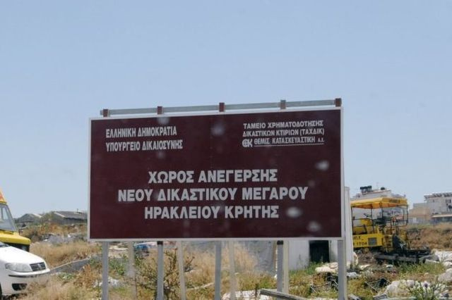 «Βέτο» στα σχέδια του Δήμου για προσωρινό πάρκινγκ στην παραλιακή από τους δικηγόρους