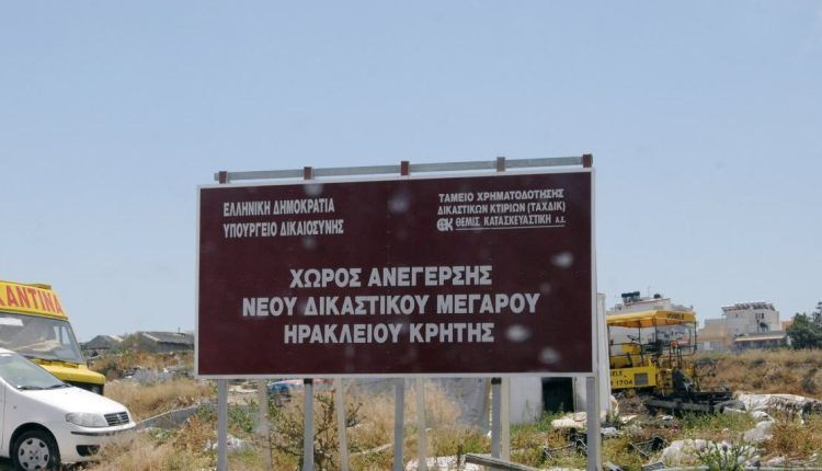 «Βέτο» στα σχέδια του Δήμου για προσωρινό πάρκινγκ στην παραλιακή από τους δικηγόρους