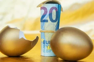 Δώρο Πάσχα 2026: Πότε πληρώνεται, πώς υπολογίζεται και ποιοι λόγοι μπορεί να μειώνουν το ποσό