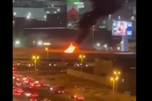 Νεκρός οδηγός από θραύσματα ιρανικού πυραύλου στο Ντουμπάι -Έπεσαν πάνω στο αυτοκίνητό του