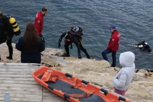 Αγνοείται δύτης στη Βουλιαγμένη: Μεγάλη επιχείρηση εντοπισμού και διάσωσης