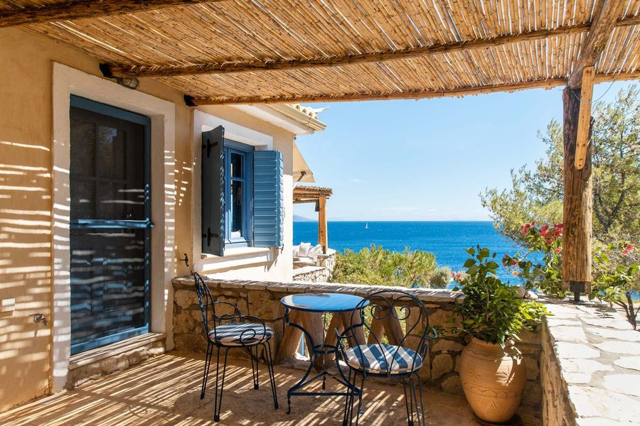 Οι τουρίστες θέλουν να ταξιδέψουν αλλά το αφήνουν για αργότερα – “Φρενάρει” και ο Μάιος