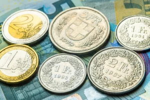 Ο πόλεμος στη Μ. Ανατολή αυξάνει το κόστος για τους δανειολήπτες σε ελβετικό φράγκο – «Ανάχωμα» η ρύθμιση του ΥΠΟΙΚ, με μείωση δόσεων έως 42%