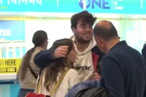 Μέση Ανατολή: «Ξανασήκωσε ο πιλότος το αεροπλάνο και μας πήγε στο Ομάν – Είχαμε λίγο άγχος» – Επαναπατρίστηκαν οι πρώτοι 162 Έλληνες