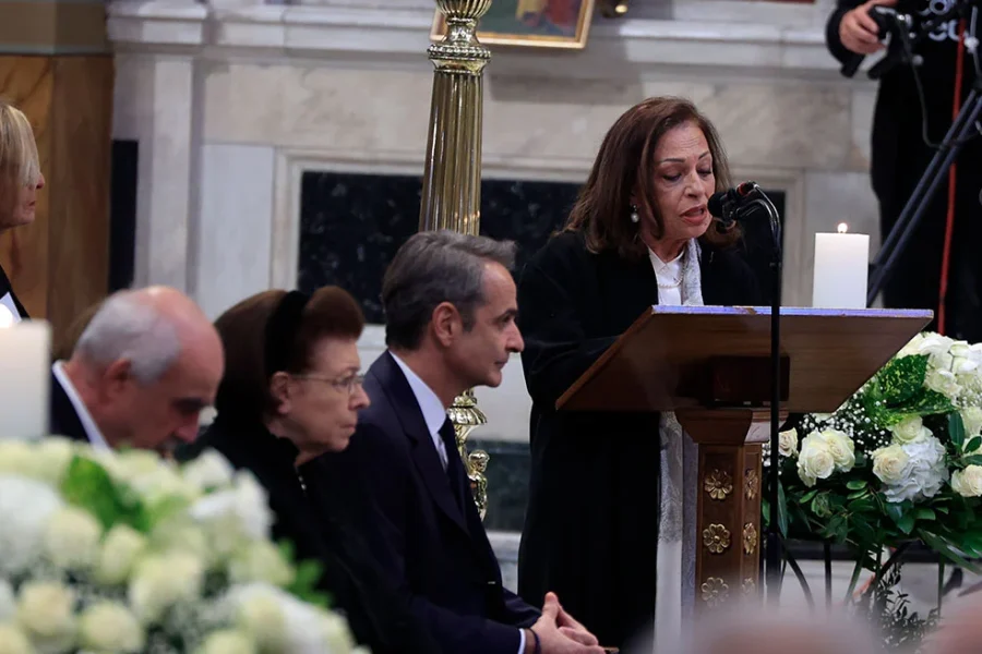 «Όλος ο Ελληνισμός μιλάει για εσένα»: Βουρκωμένη η Χαρούλα Αλεξίου στον επικήδειο για τη Μαρινέλλα