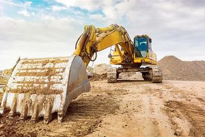 Το ανεξέλεγκτο «ράλι» των τιμών βάζει «φωτιά» στα δημόσια έργα