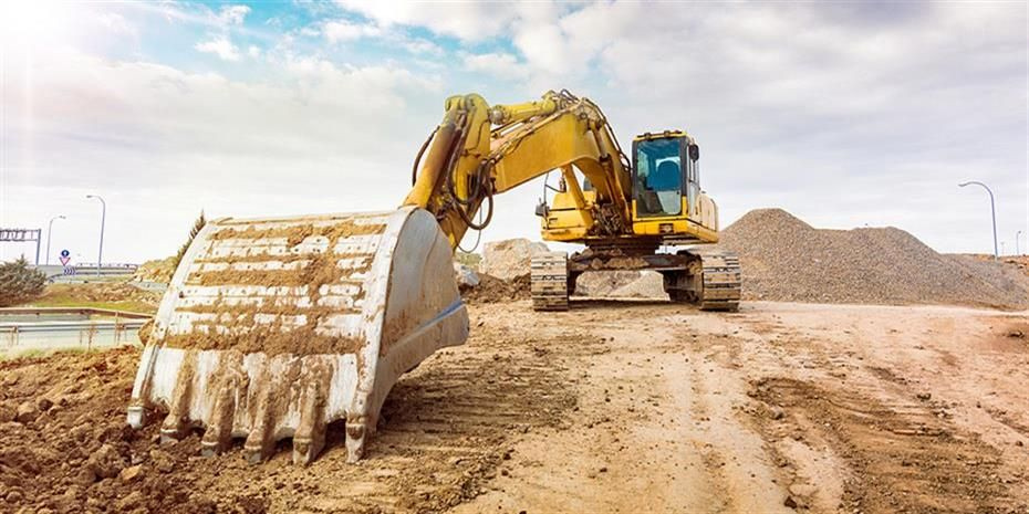 Το ανεξέλεγκτο «ράλι» των τιμών βάζει «φωτιά» στα δημόσια έργα