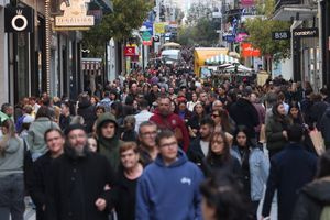 Τι θα γίνει τελικά με το έκτακτο επίδομα Πάσχα των 250 ευρώ;