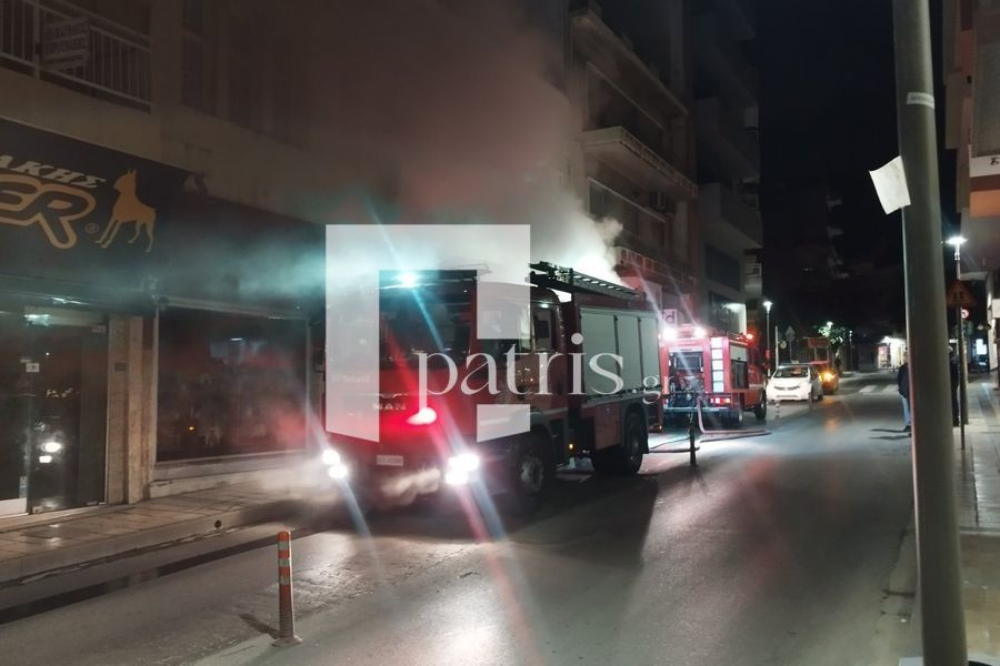 (ΦΩΤΟ) Εμπρησμό βλέπουν οι αρχές στο κατάστημα με τα εκκλησιαστικά είδη – Τραυματίστηκε πυροσβέστης