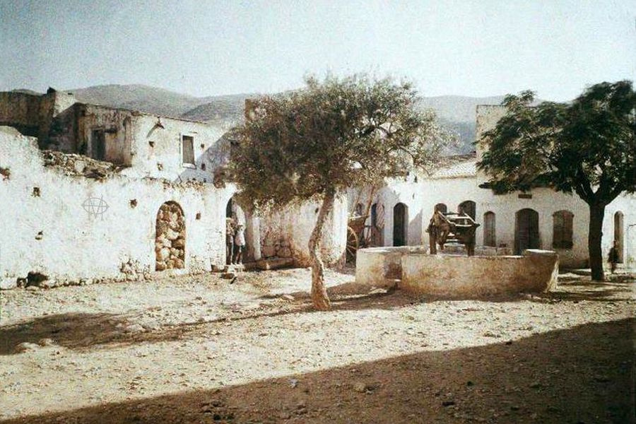 Πλατεία στα Μάλια, στις 17 Ιουνίου του 1927