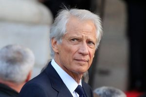 «Οι ΗΠΑ βρίσκονται στα χέρια ανεύθυνων ανθρώπων», λέει ο πρώην πρωθυπουργός της Γαλλίας Ντομινίκ ντε Βιλεπέν