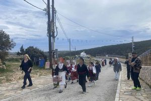 Αποκλεισμένοι στη Γαύδο μαθητές και γονείς από την Αθήνα που πήγαν για την παρέλαση