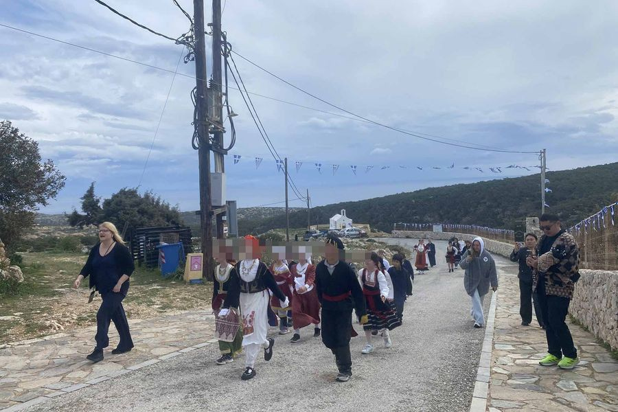 Αποκλεισμένοι στη Γαύδο μαθητές και γονείς από την Αθήνα που πήγαν για την παρέλαση