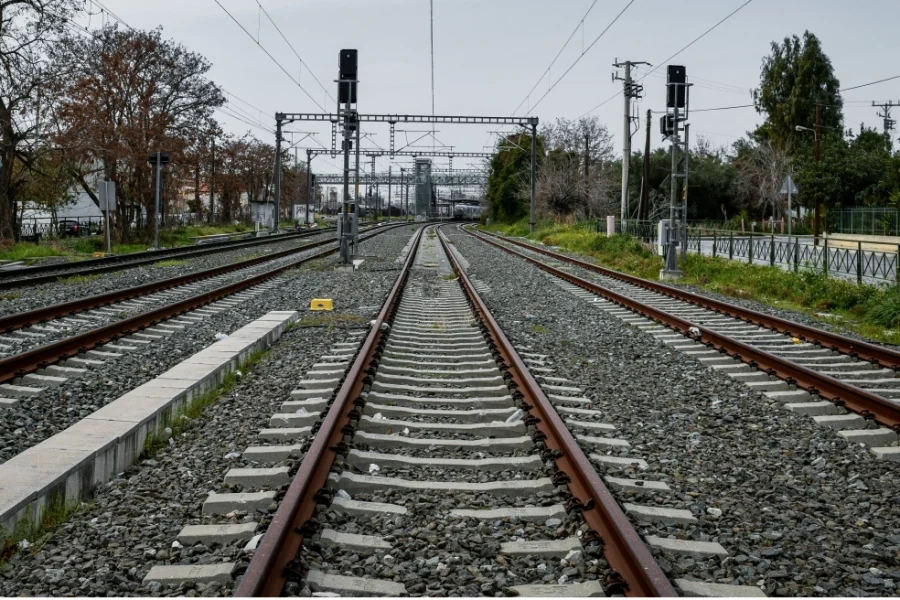 Συνελήφθη Ρομά, είχε κλέψει 70 κιλά χαλκού από τρένα – Με φράκτες ύψους 4 μέτρων προσπαθεί ο ΟΣΕ να σταματήσει τη λεηλασία του δικτύου