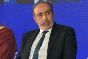 «Δεν ξέρω με ποιους πετάτε εσείς…» – Η εύστοχη ατάκα του προέδρου της Sky Express που προκάλεσε χειροκρότημα