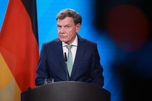 Ο Γερμανός υπουργός Άμυνας απορρίπτει το ενδεχόμενο αποστολής γερμανικών πολεμικών πλοίων στα Στενά του Χορμούζ