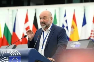 Σάκης Αρναούτογλου: Η Κομισιόν “αδειάζει” την Κυβέρνηση για τα σκουπίδια της Κέρκυρας