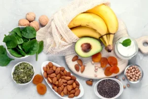 Αβοκάντο, γλυκοπατάτες και γιαούρτι: Τα τρόφιμα πλούσια σε ηλεκτρολύτες για να αποφεύγετε τις κράμπες