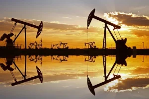 Τα αποθέματα πετρελαίου αποδεσμεύονται, αλλά οι παγκόσμιες τιμές παραμένουν υψηλές