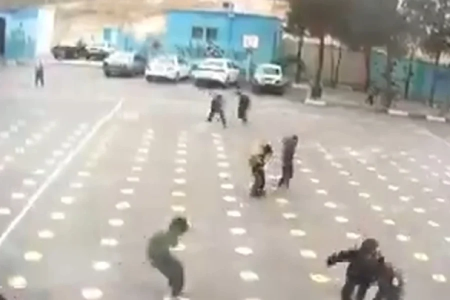 Η στιγμή βομβαρδισμού σχολείου στην πόλη Καζβίν του Ιράν την πρώτη μέρα του πολέμου – Δείτε βίντεο