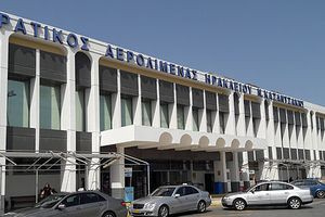 Επιχείρησε για δεύτερη φορά να ταξιδέψει με το παιδί της με πλαστά έγγραφα