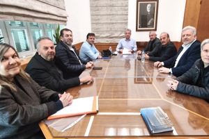 Προγραμματική σύμβαση για εργασίες συντήρησης στο γήπεδο ποδοσφαίρου «Ν. Καζαντζάκης» στο Μαρτινέγκο υπέγραψε ο Περιφερειάρχης Κρήτης