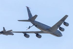 Μέση Ανατολή: Θρίλερ με αμερικανικό ιπτάμενο τάνκερ που συνετρίβη στο Ιράκ: Εμείς το ρίξαμε λέει φιλοϊρανική οργάνωση