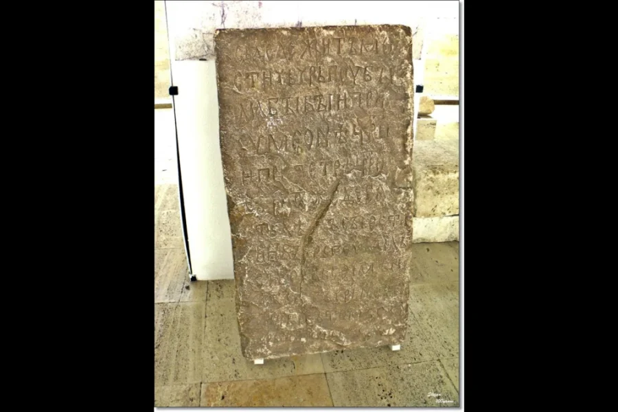 Ανακαλύφθηκε μεσαιωνική επιτύμβια στήλη – Το Μυστήριο της Επιγραφής του Μόστιτς