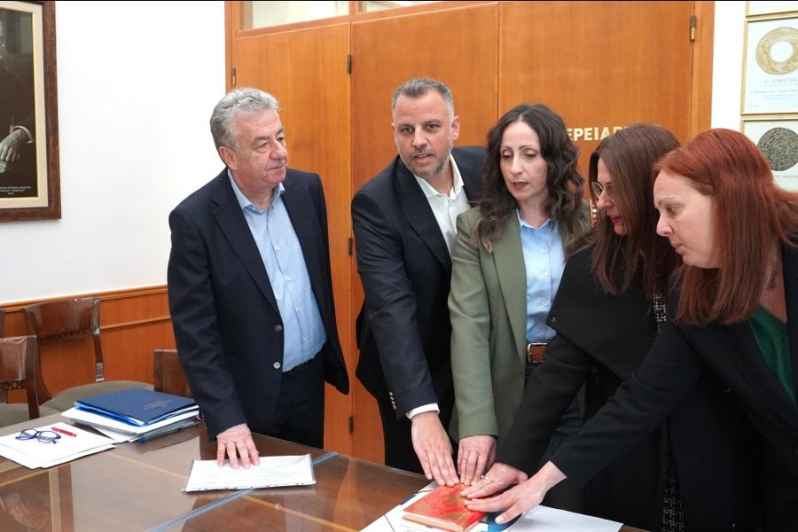 Ορκωμοσία 4 νέων υπαλλήλων στην Περιφέρεια Κρήτης