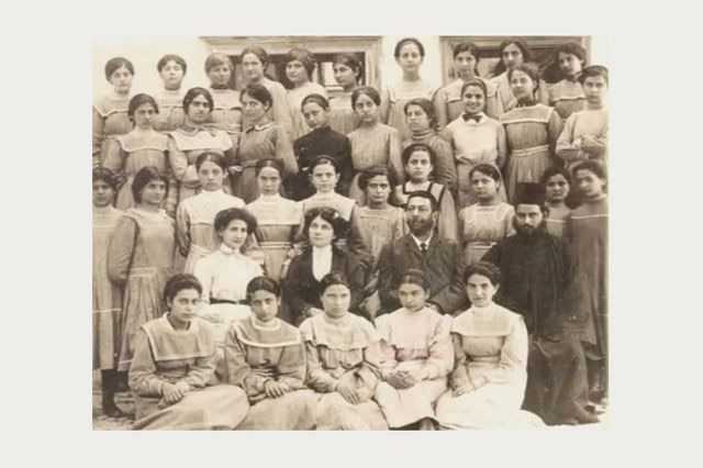 Διανοούμενες, χειραφετημένες, αυτόνομες και πρωτοπόρες σε όλα!